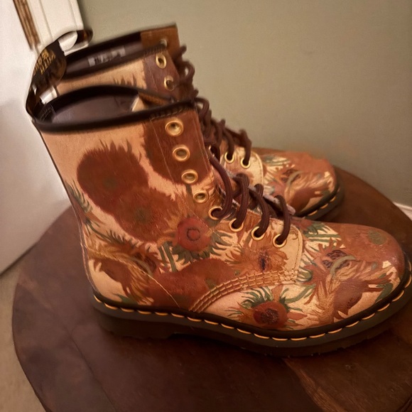 Doc MartensxNational Gallery Van Gogh Sunflower Print Boots Women’s Size 5 - Picture 5 of 12